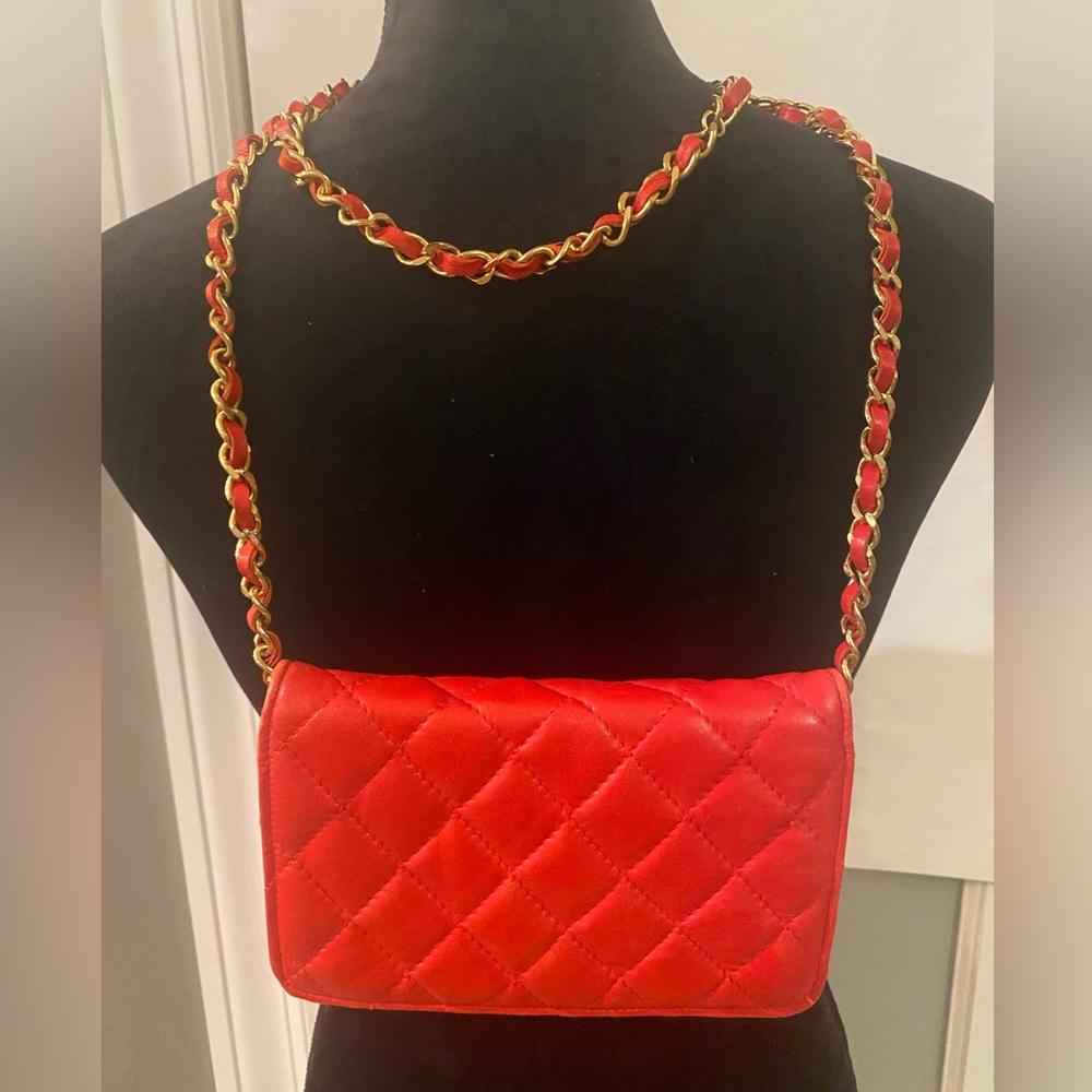 VTG Andre Cellini mini quilted red Envelope chain strap cross body Bag
